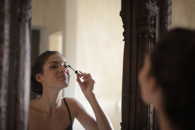 How To Incorporate Lash Growth Mascara Into Your Makeup Routine