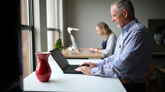 3 Desk Job Secrets That Are Destroying Your Neck And Jaw Health